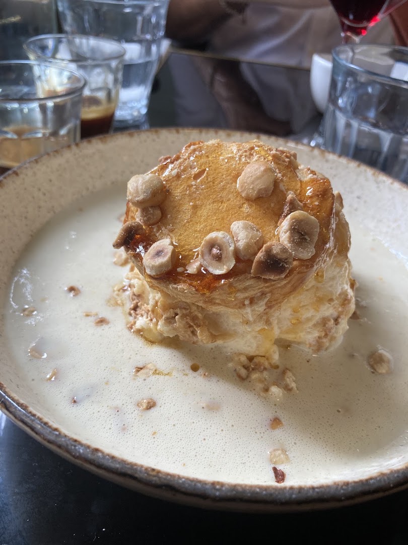 Une pâtisserie dressée en dessert au Bistrot Cheverus